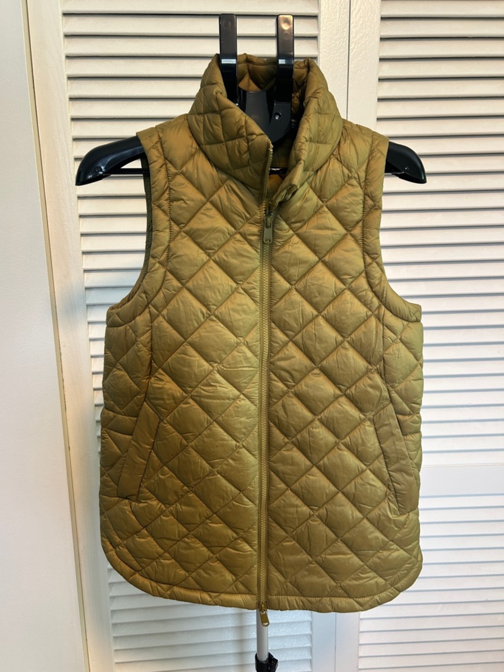 Athleta Quilted Olive Green Puffer Vest